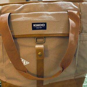 IGLOO Canvas/Faux Leather Backpack/Shoulderbag. Lots of Storage. Lt Weight. NWOT